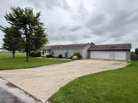 802 North St, Chenoa, IL 61726 photo 2