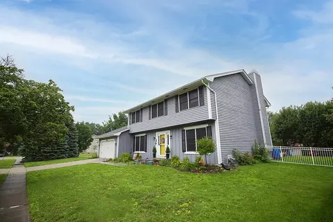 1 Harbor Pointe Ct, Bloomington, IL 61704 photo 2