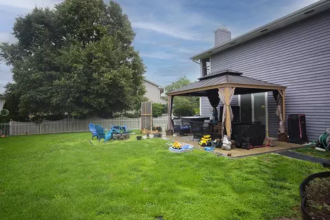 1 Harbor Pointe Ct, Bloomington, IL 61704 photo 4