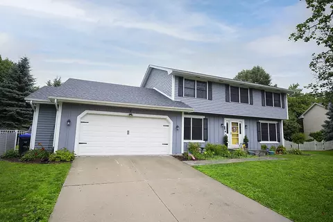 1 Harbor Pointe Ct, Bloomington, IL 61704 photo 1