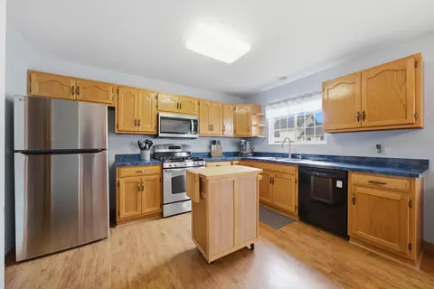 Kitchen - 25752 S Taft St, Monee, IL 60449 photo 2 of 3
