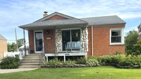 4616 W 97th Pl, Oak Lawn, IL 60453