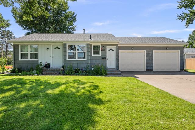 925 42nd St, Moline, IL 61265
