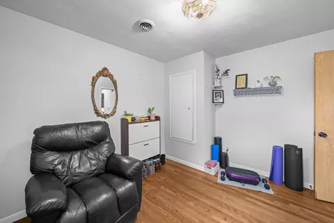925 42nd St, Moline, IL 61265 photo 17