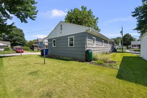 925 42nd St, Moline, IL 61265 photo 31