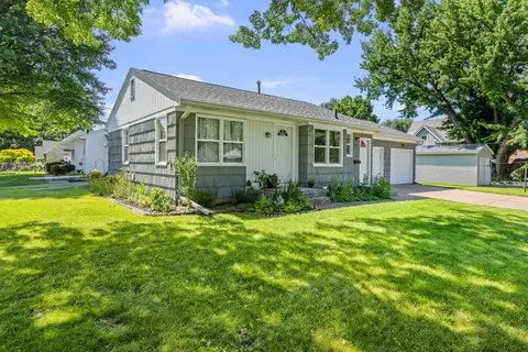 925 42nd St, Moline, IL 61265 photo 28