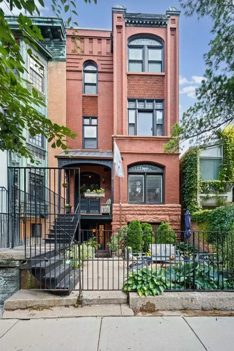 350 W Dickens Ave #G, Chicago, IL 60614