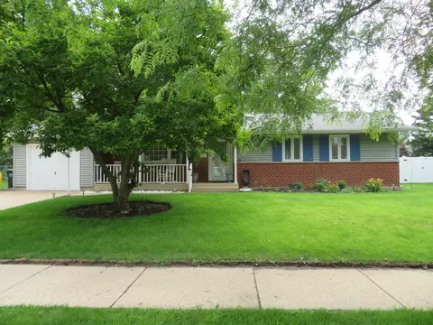 237 N Babcock Dr, Palatine, IL 60074