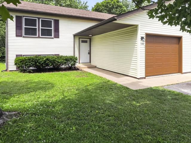 642 Swan Dr, Grayslake, IL 60030