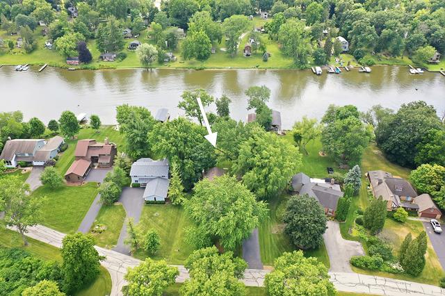 213 River Dr, Trout Valley, IL 60013