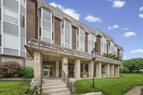 2400 Archbury Dr #2E, Park Ridge, IL 60068