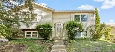300 Aster Ct, Aurora, IL 60504