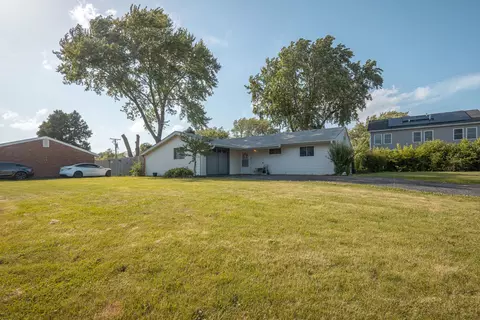 100 Fairwood Dr, Bolingbrook, IL 60440