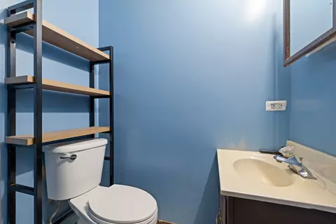Bath - 983 Valleyview Dr, Bartlett, IL 60103 photo 1 of 3