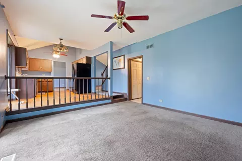 Living - 983 Valleyview Dr, Bartlett, IL 60103 photo 6 of 7