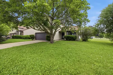 Exterior - 983 Valleyview Dr, Bartlett, IL 60103 photo 3 of 4