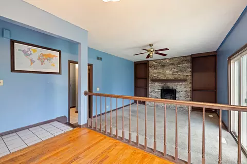 Living - 983 Valleyview Dr, Bartlett, IL 60103 photo 4 of 7