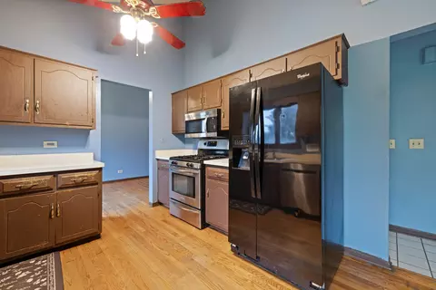 Kitchen - 983 Valleyview Dr, Bartlett, IL 60103 photo 1 of 4