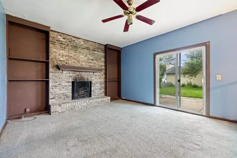 Living - 983 Valleyview Dr, Bartlett, IL 60103 photo 7 of 7