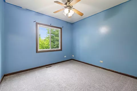 Bedroom - 983 Valleyview Dr, Bartlett, IL 60103 photo 3 of 5