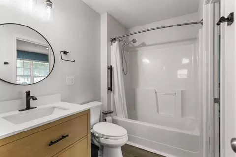 Bath - 706 Corey Ln, Champaign, IL 61822 photo 1 of 2