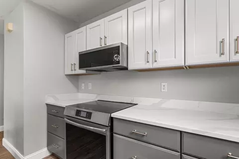 Kitchen - 706 Corey Ln, Champaign, IL 61822 photo 2 of 5