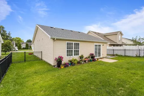 Exterior - 706 Corey Ln, Champaign, IL 61822 photo 3 of 4