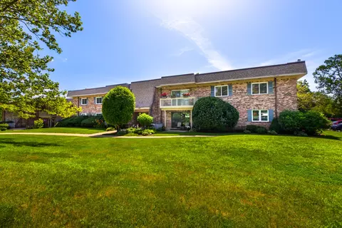 6 S080 Park Meadow Dr #9F, Naperville, IL 60540