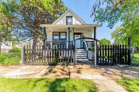 7549 S Saint Lawrence Ave, Chicago, IL 60619