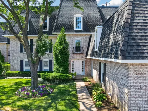 944 N Northwest Hwy #307, Park Ridge, IL 60068
