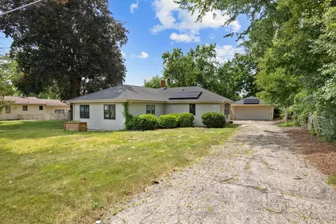 502 Monroe Ave, Ingleside, IL 60041