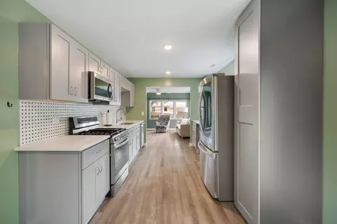 Entry Way - 502 Monroe Ave, Ingleside, IL 60041 photo 2 of 3