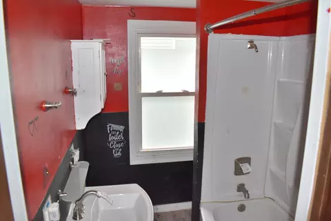 Bath - 2113 14th St, Moline, IL 61265 photo 1 of 2