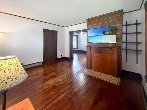 Living - 625 W Ringold St, Freeport, IL 61032 photo 1 of 6