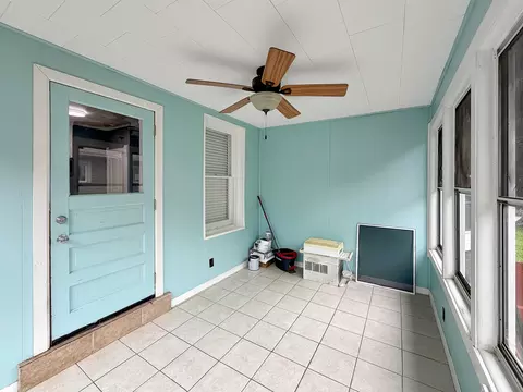 Exterior - 625 W Ringold St, Freeport, IL 61032 photo 5 of 8