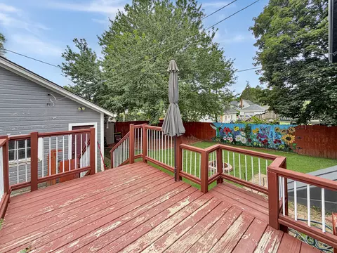Exterior - 625 W Ringold St, Freeport, IL 61032 photo 7 of 8