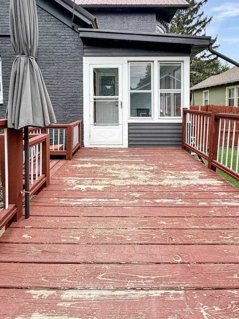 Exterior - 625 W Ringold St, Freeport, IL 61032 photo 6 of 8