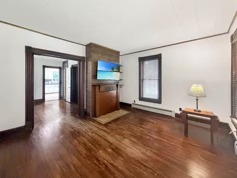 Living - 625 W Ringold St, Freeport, IL 61032 photo 2 of 6