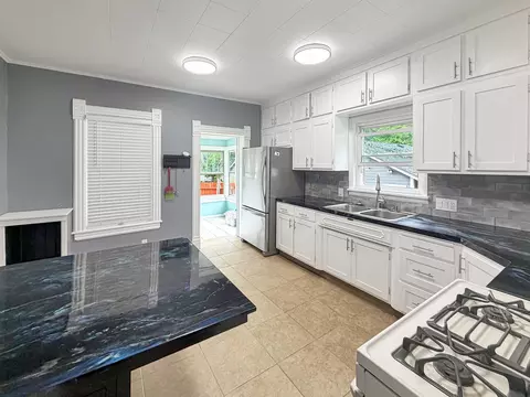 Kitchen - 625 W Ringold St, Freeport, IL 61032 photo 2 of 3
