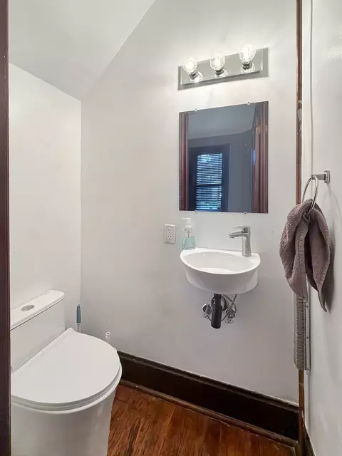 Bath - 625 W Ringold St, Freeport, IL 61032 photo 1 of 3