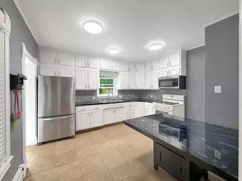 Kitchen - 625 W Ringold St, Freeport, IL 61032 photo 3 of 3
