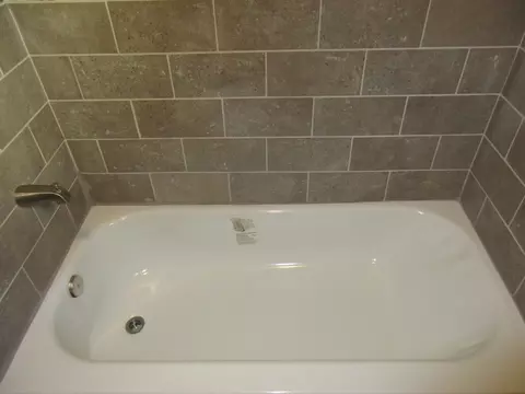 Bath - 369 S Chicago Ave, Kankakee, IL 60901 photo 2 of 4