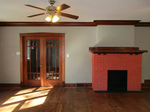 Living - 369 S Chicago Ave, Kankakee, IL 60901 photo 2 of 5