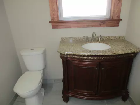 Bath - 369 S Chicago Ave, Kankakee, IL 60901 photo 3 of 4