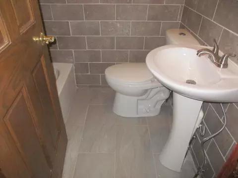 Bath - 369 S Chicago Ave, Kankakee, IL 60901 photo 1 of 4