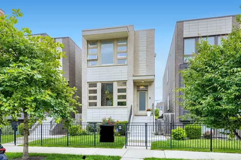 4814 S Champlain Ave, Chicago, IL 60615
