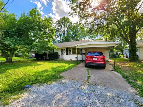 404 N Smith St, Carbondale, IL 62901