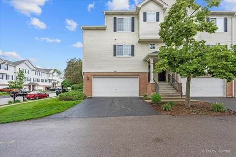 401 Evergreen Cir, Gilberts, IL 60136