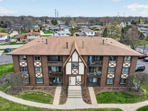10571 Palos Pl #B, Palos Hills, IL 60465