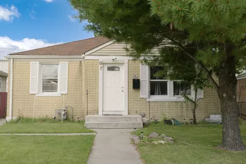 9638 Reeves Ct, Franklin Park, IL 60131